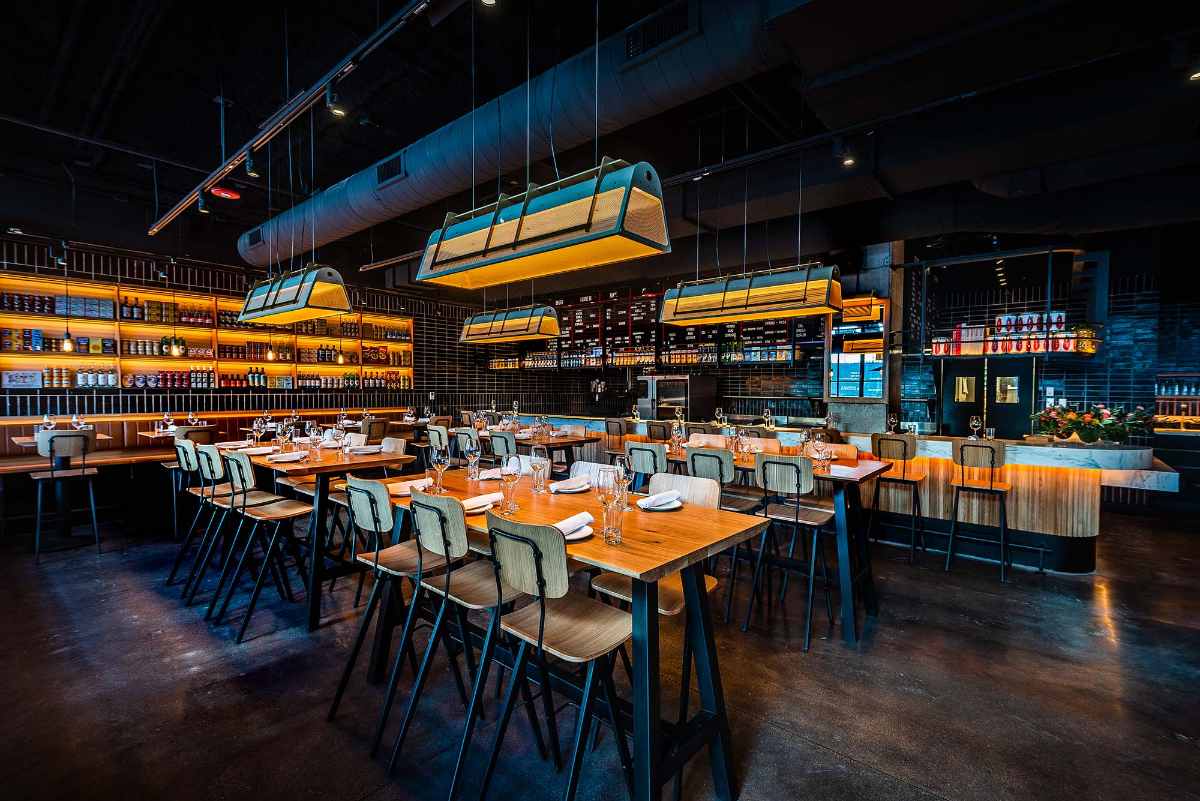 restaurant-tables-and-bar-in-boqueria-tapas-bottomless-brunch-chicago