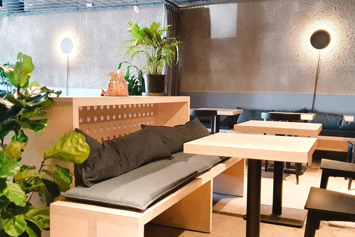 restaurant-tables-inside-mr-joe