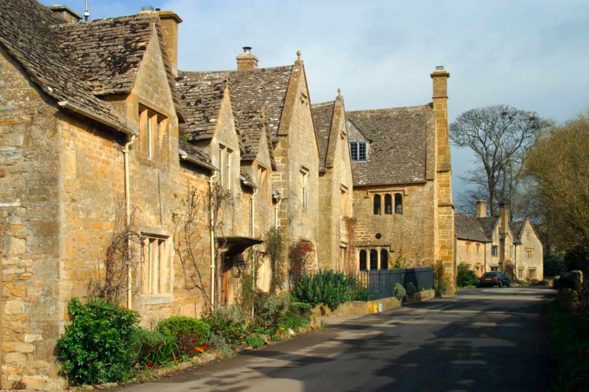 row-of-cottages-in-stanton-best-villages-in-the-cotswolds