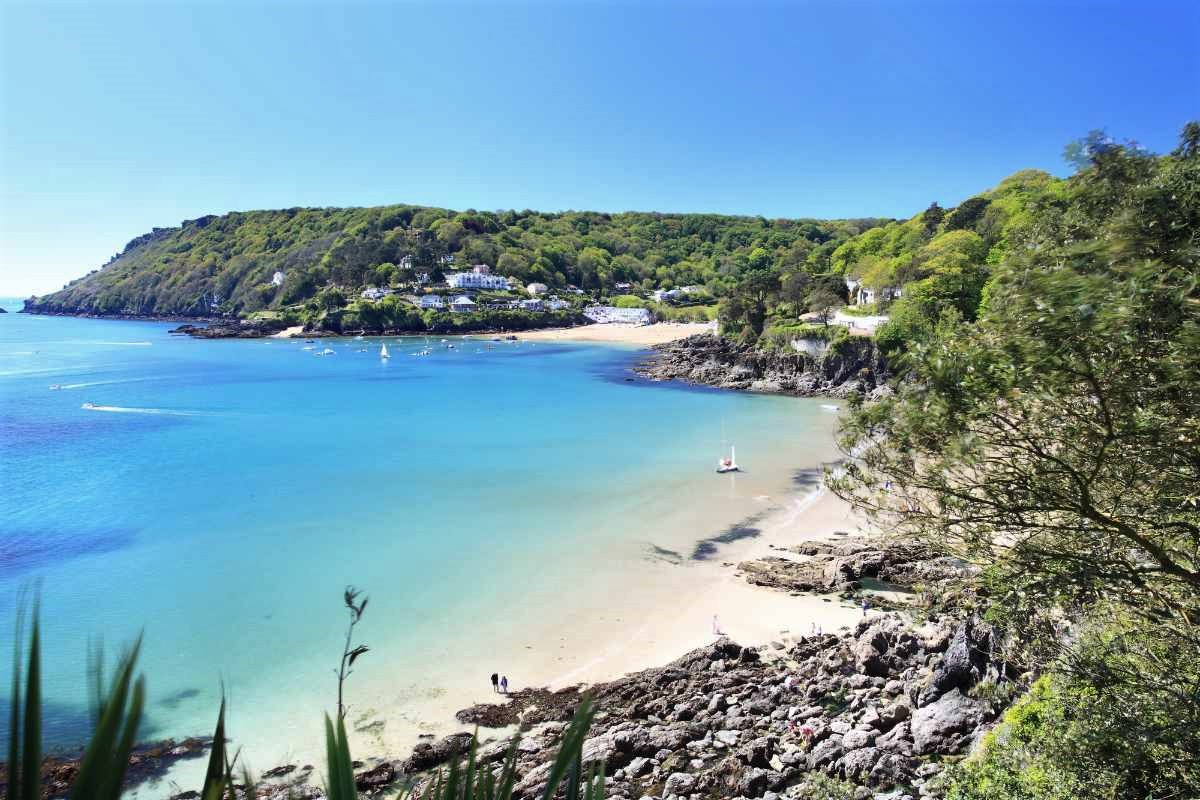 salcombe-beach-on-sunny-daythings-to-do-in-south-devon