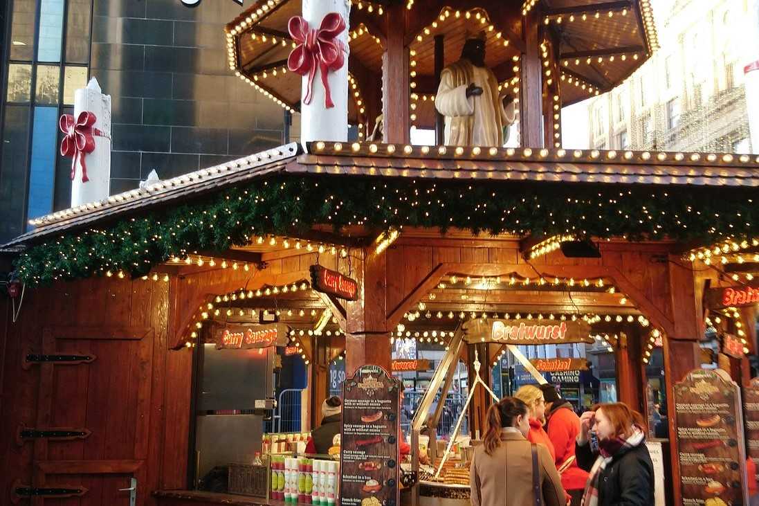 st-enoch-shopping-centre-christmas-market-in-glasgow