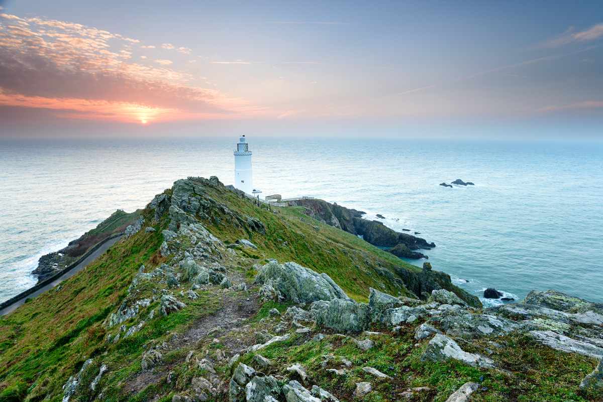 start-point-lighthouse-at-sunset-things-to-do-in-south-devon