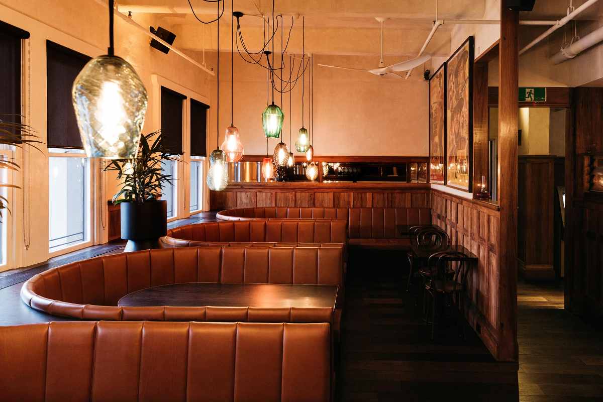 table-booths-inside-mesa-verde-restaurant