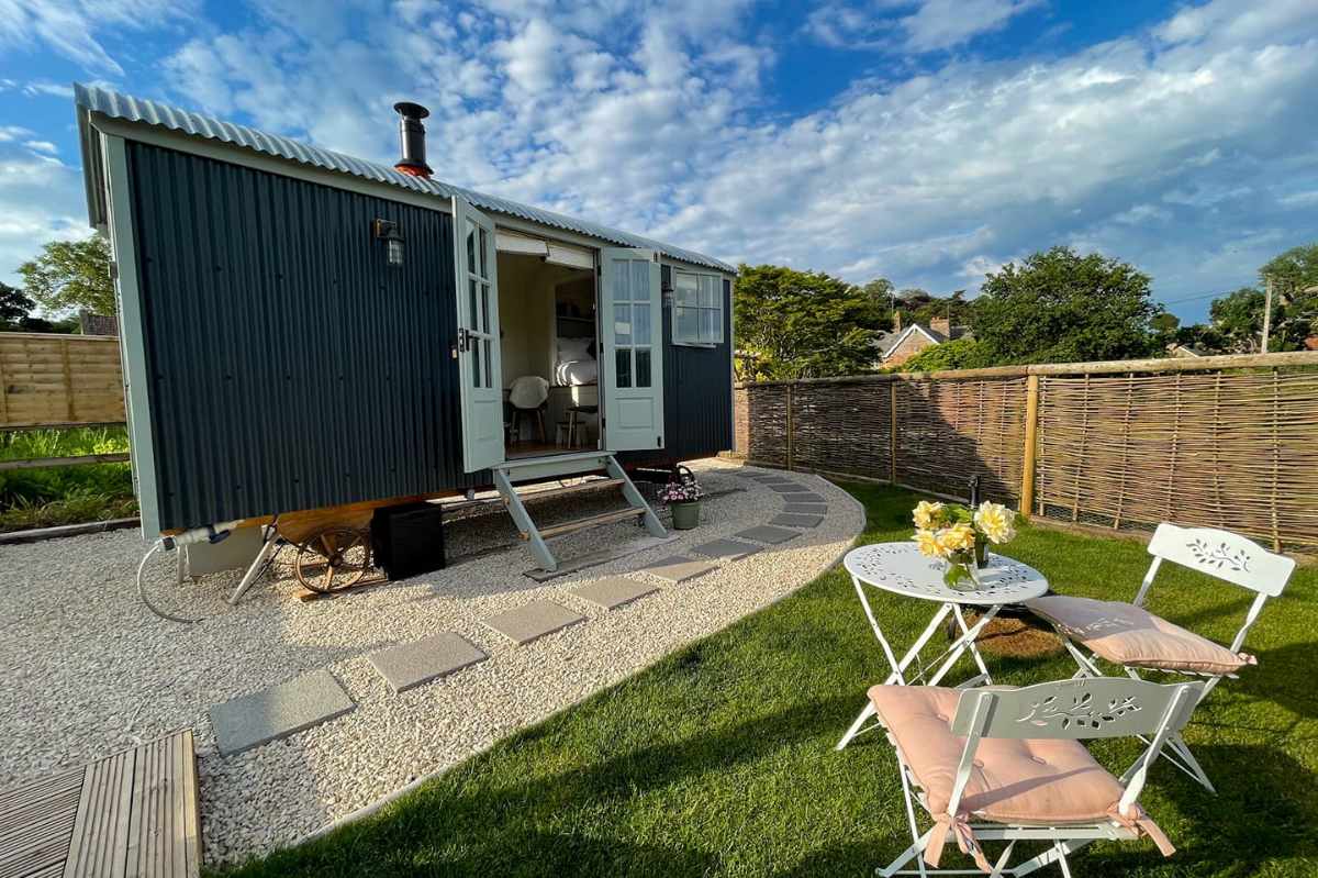 the-croft-shepherds-hut-with-outdoor-seating