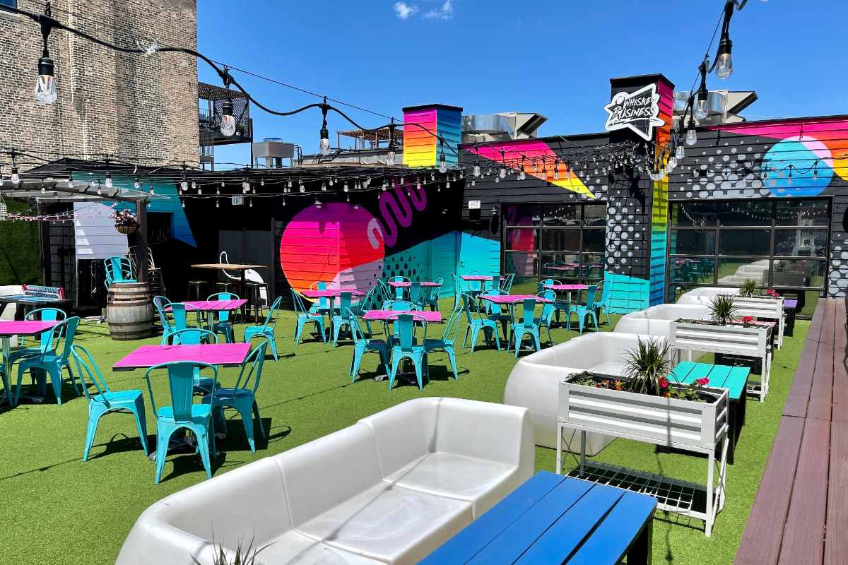 whiskey-business-outdoor-dining-bottomless-brunch-chicago