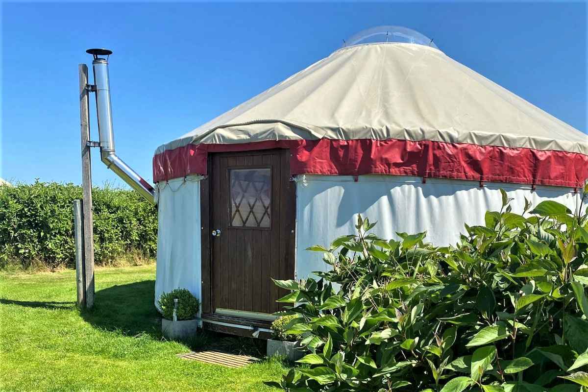 anglesey-yurt-holidays-on-sunny-day-glamping-anglesey