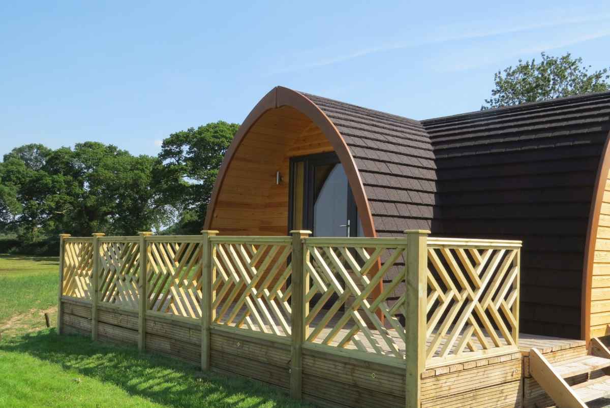 archers-meadow-view-pod-with-raised-decking-in-field