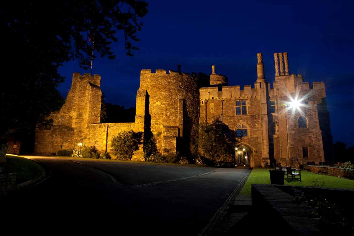 berkeley-castle-lit-up-at-night
