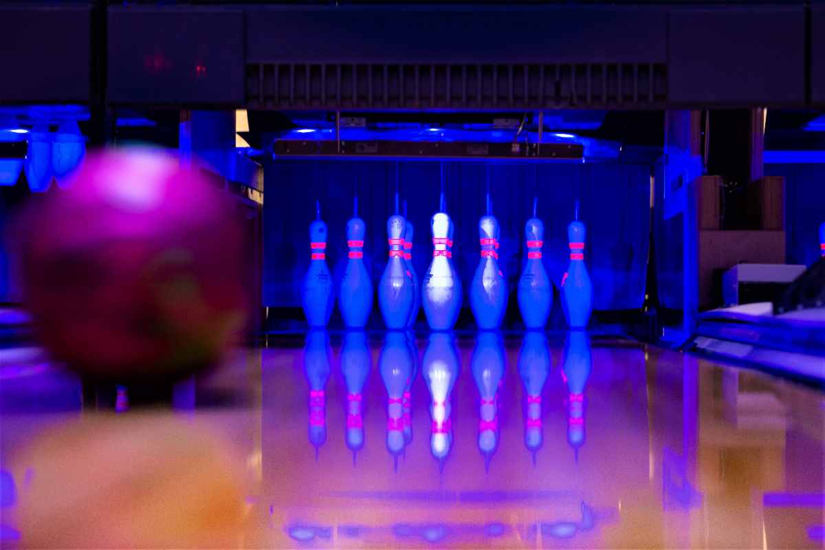 bowling-bowl-heading-to-pins-at-tenpin-bowling