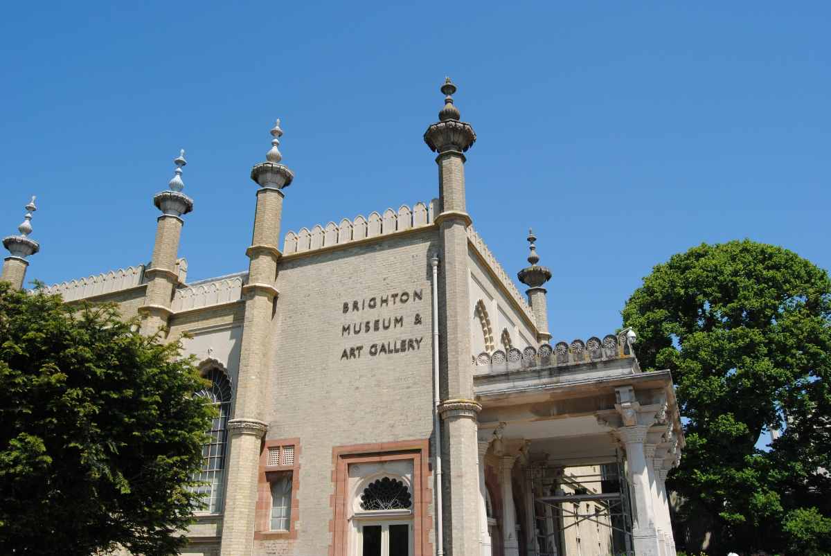 brighton-museum-and-art-gallery-against-blue-sky