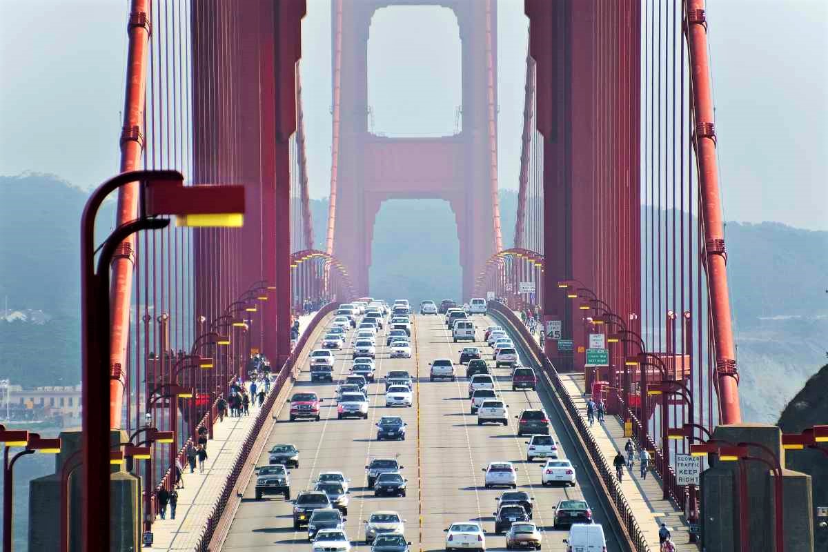 cars-driving-and-people-walking-along-the-golden-gate-bridge