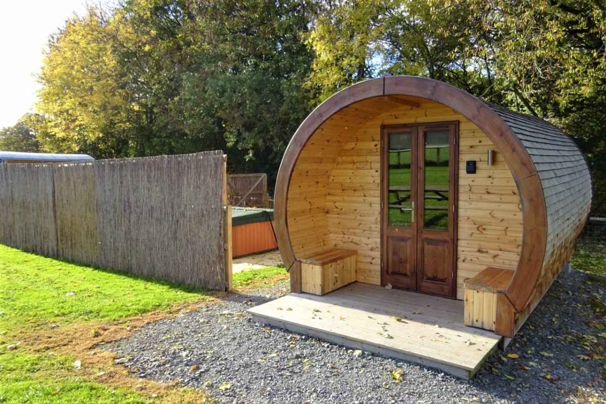 castle-farm-holidays-glamping-pod-with-hot-tub