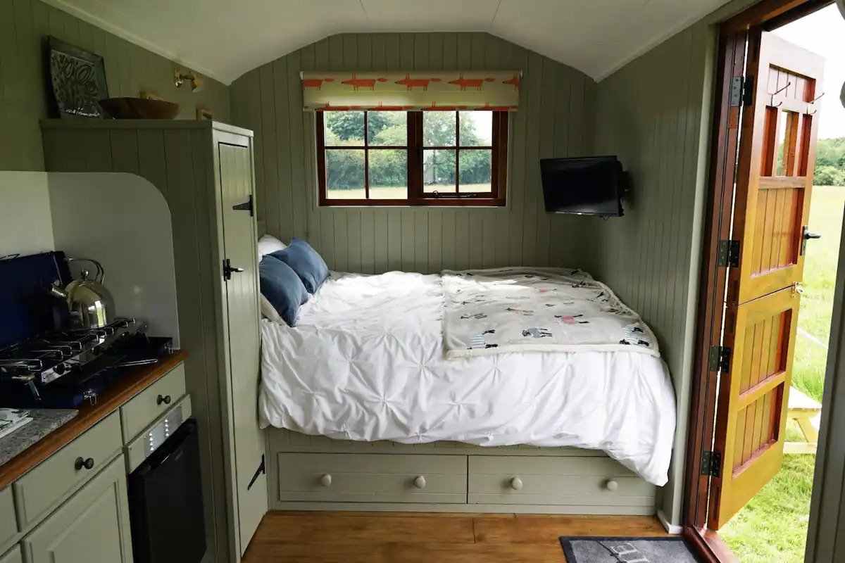 double-bed-tv-and-kitchen-inside-shepherds-hut