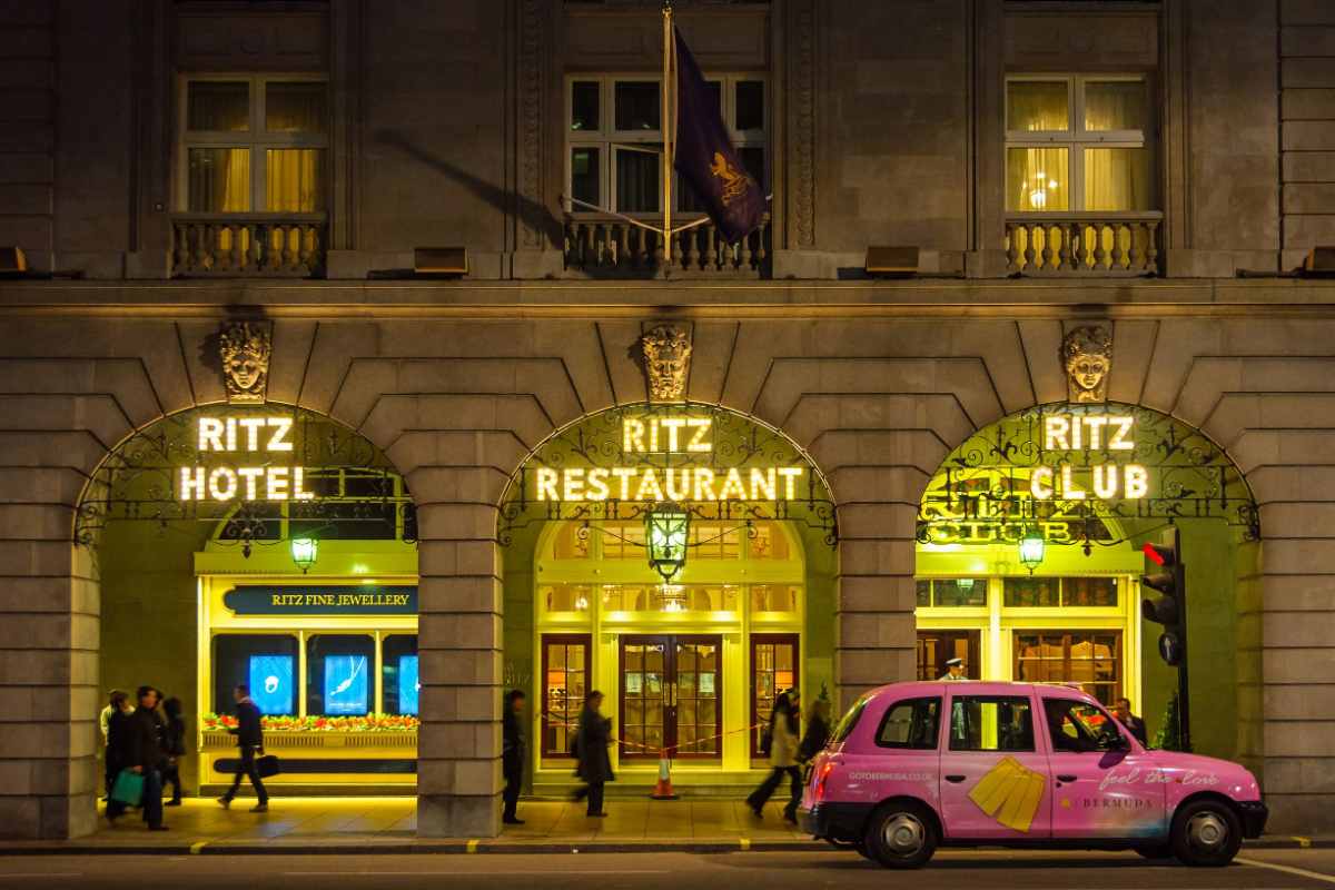exterior-of-the-ritz-hotel-and-restaurant-at-night