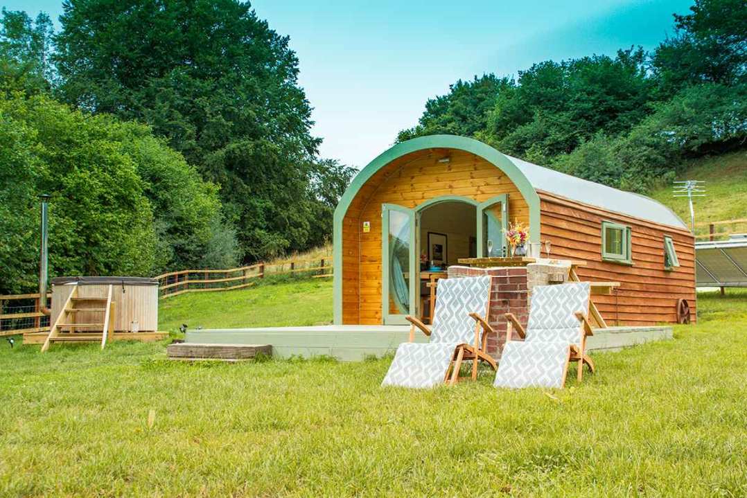 hidden-wood-glamping-pod-with-hot-tub-glamping-wiltshire