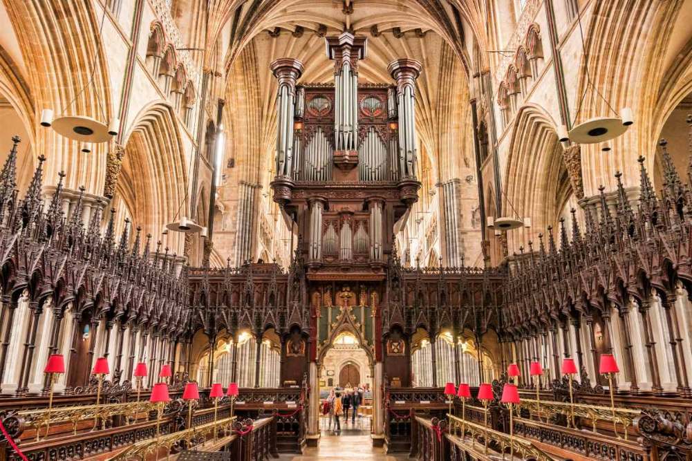 inside-exeter-cathedral-indoor-activities-exeter