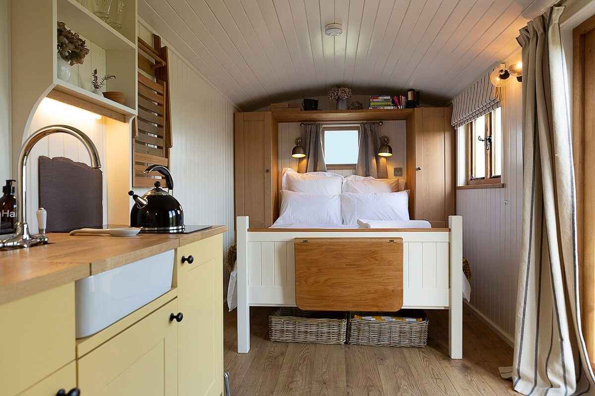 interior-of-the-dilly-shepherds-hut-glamping-anglesey