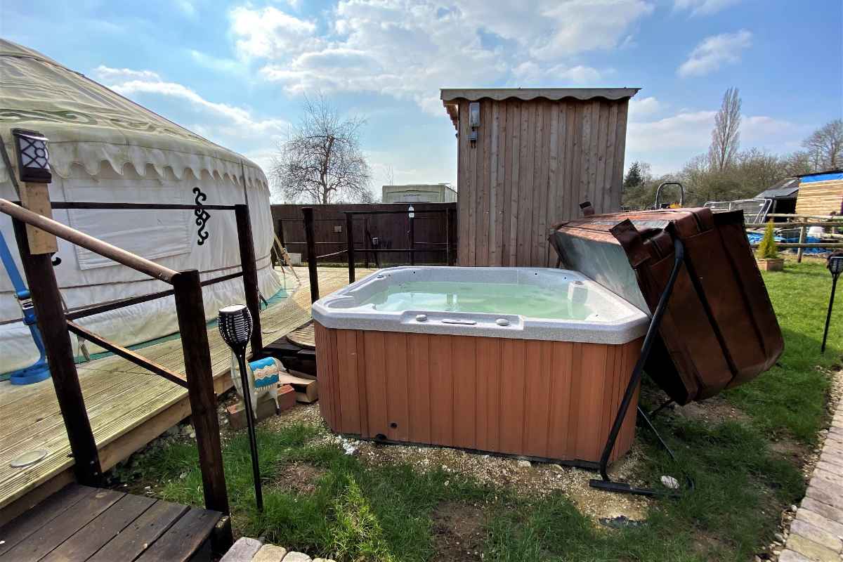 large-white-yurt-with-hot-tub-at-waterperry-alpacas