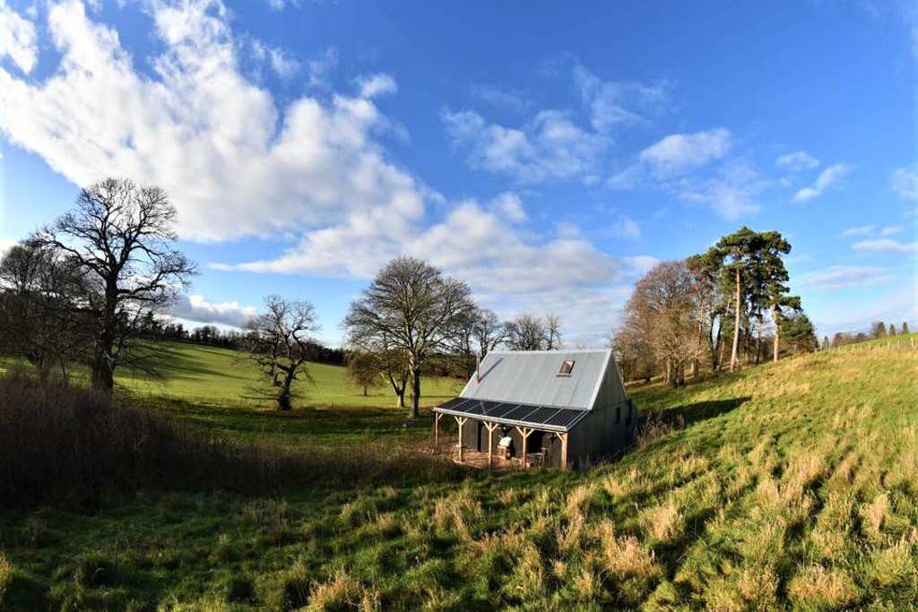 paratys-bothy-in-field-on-sunny-day