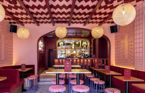 pink-interior-of-peachy-queen-bottomless-brunch-bournemouth