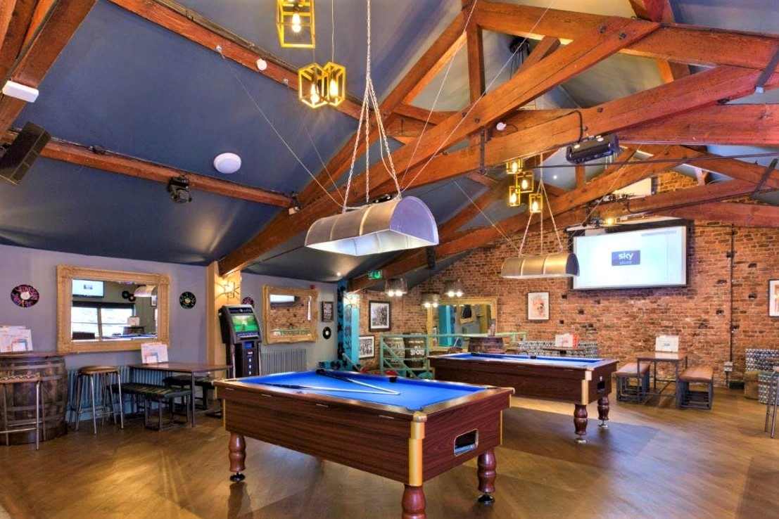 pool-tables-and-restaurant-tables-in-music-hall-tap