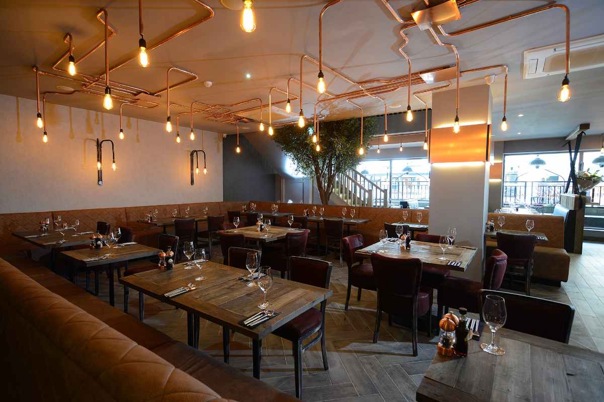 restaurant-tables-in-olive-tree-brasserie