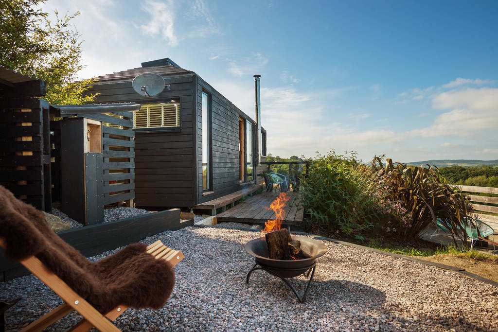 seating-and-firepit-outside-red-kite-cabin
