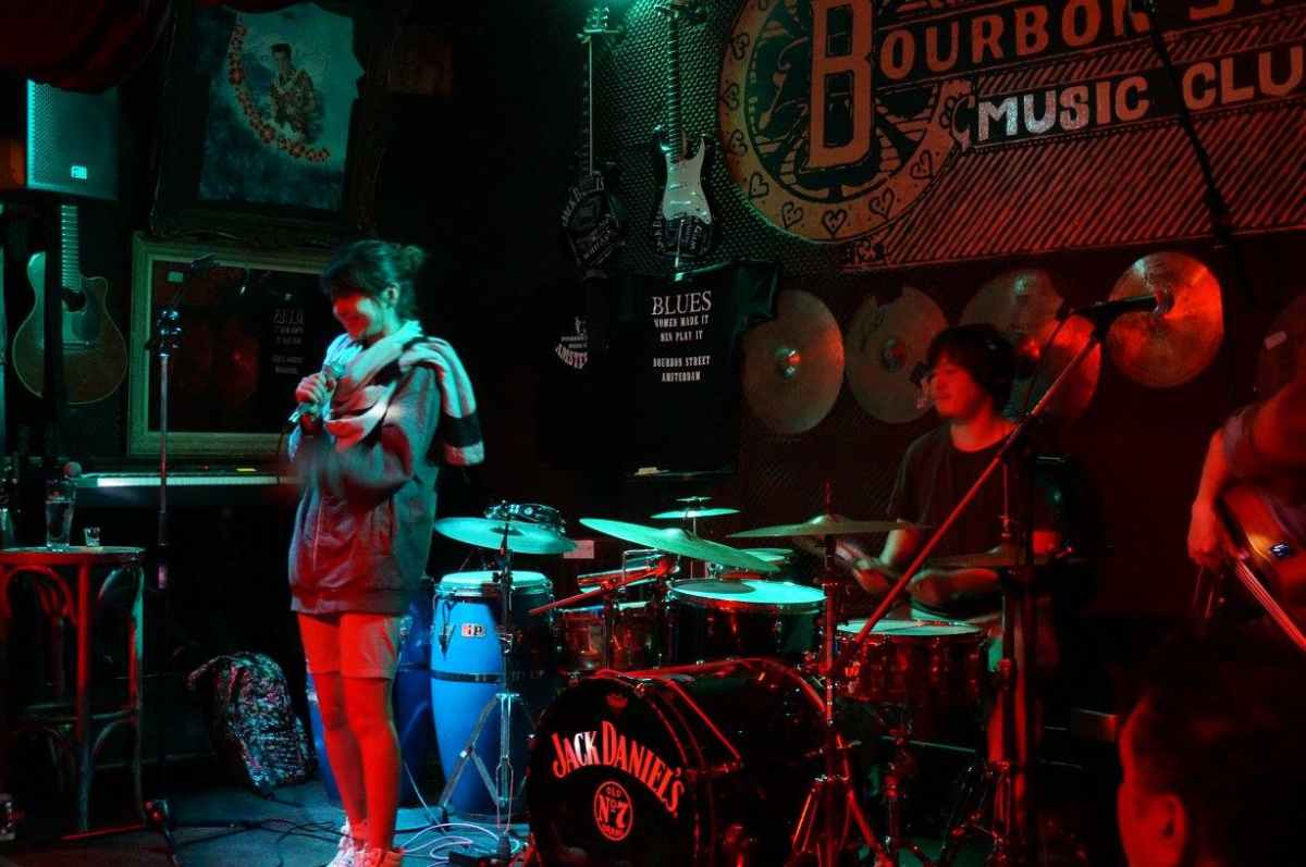 singer-and-band-at-bourbon-street-live-music-club