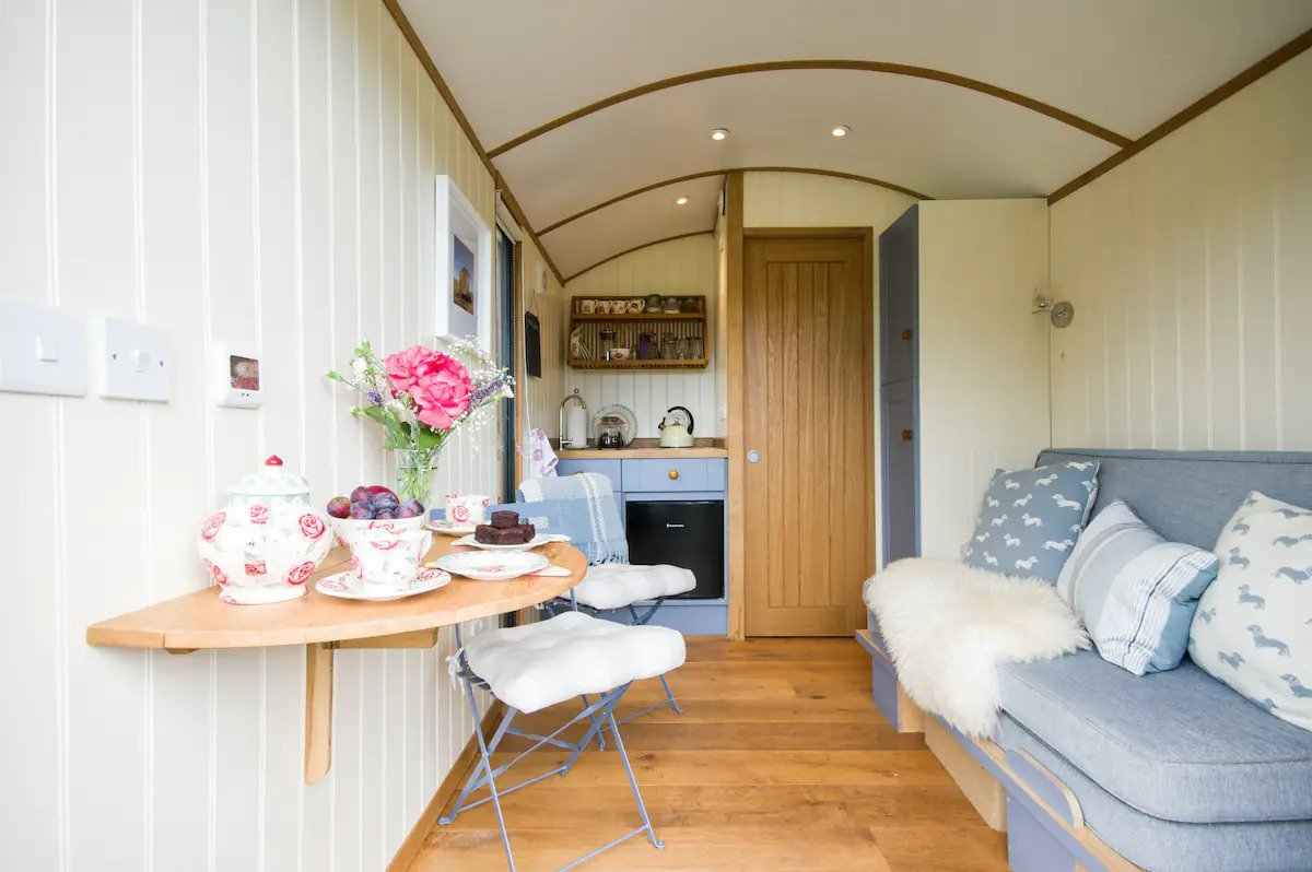 sofa-dining-area-and-kitchenette-in-shepherds-hut
