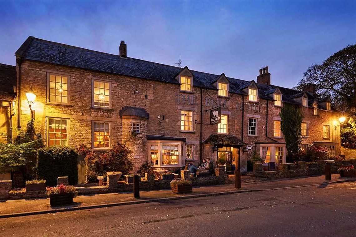 the-bull-hotel-lit-up-at-night-in-fairford