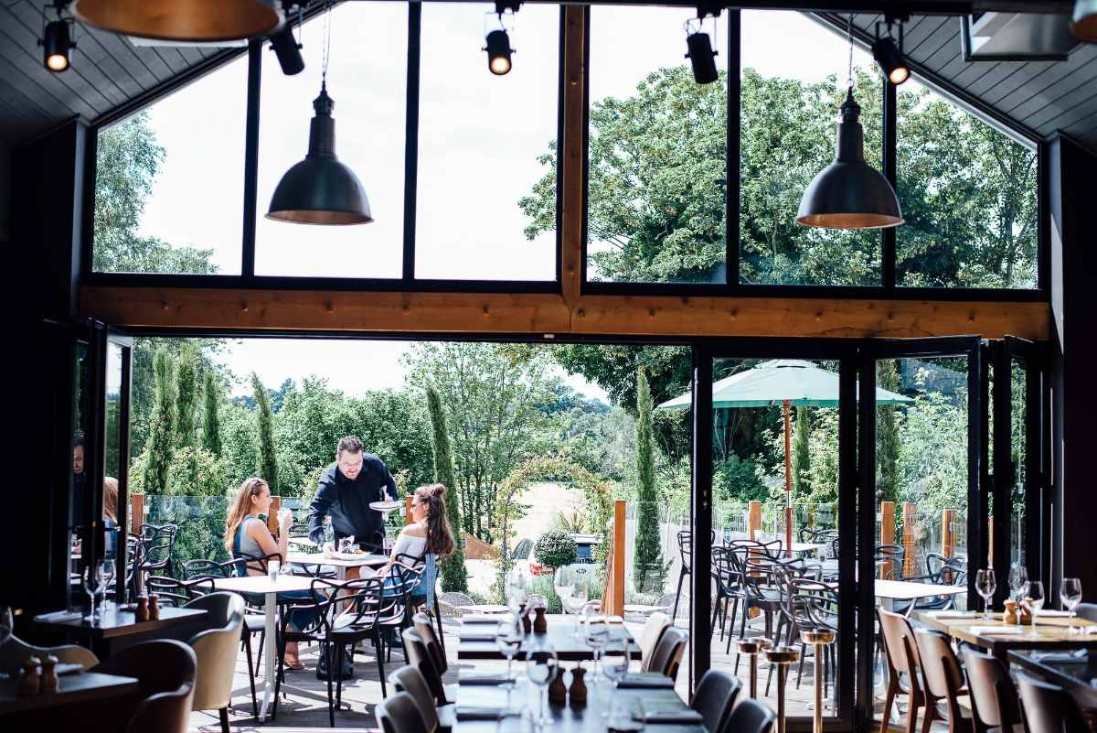 the-kings-head-in-chipping-ongar-bottomless-brunch-essex