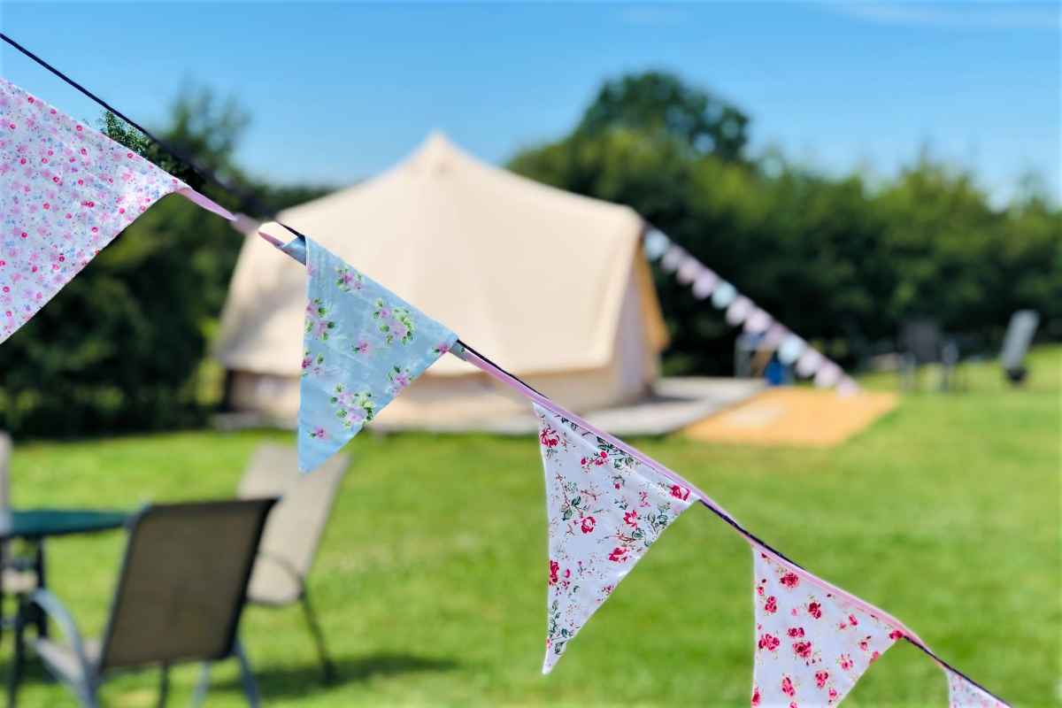 valley-farm-bell-tent-in-field-on-sunny-day