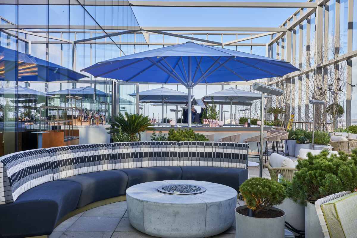 20-stories-rooftop-on-sunny-day-rooftop-bars-manchester