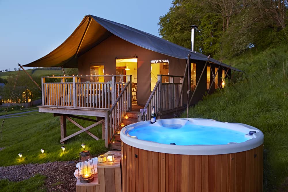 brownscombe-safari-tent-glamping-devon-hot-tub