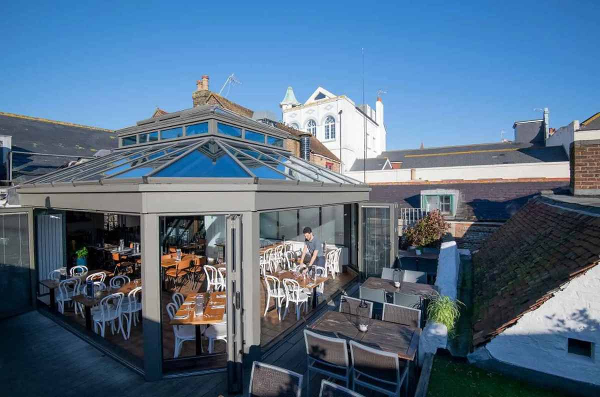 donatello-rooftop-on-sunny-day-rooftop-bars-brighton