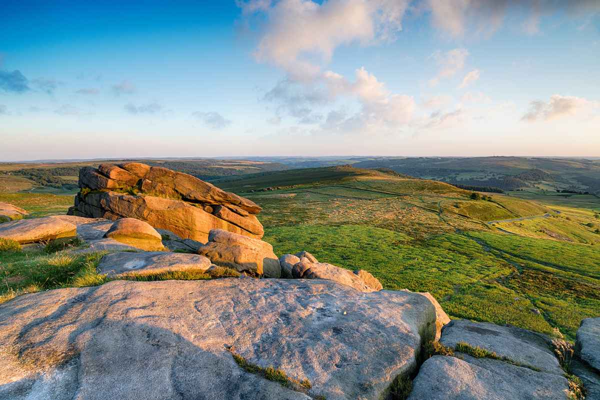 gritstone-rock-formations-at-higger-tor-at-sunset
