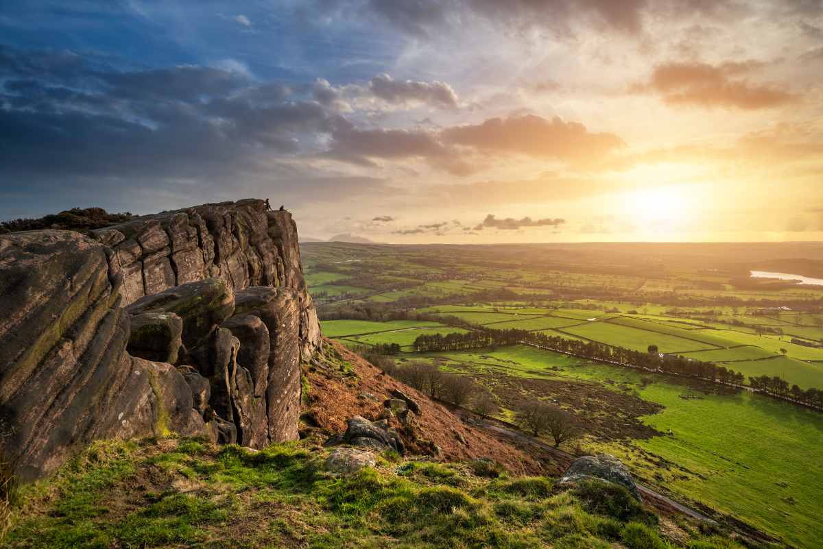 hen-cloud-at-sunset-best-views-in-the-peak-district