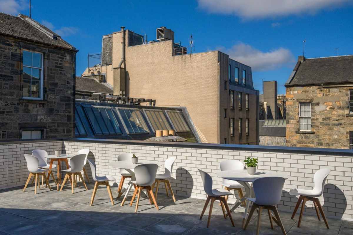 mackintosh-at the-willow-rooftop-on-sunny-day-rooftop-bars-glasgow