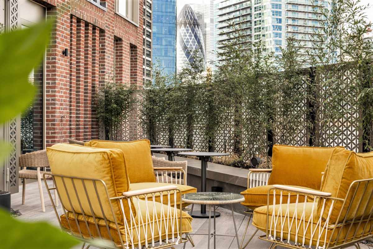 oudoor-seating-and-tables-at-the-gate-rooftop-terrace