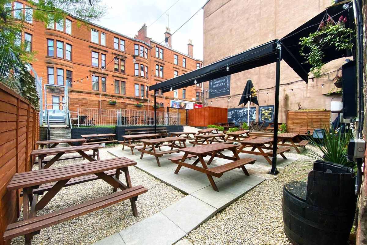 picnic-tables-in-outside-area-of-record-factory
