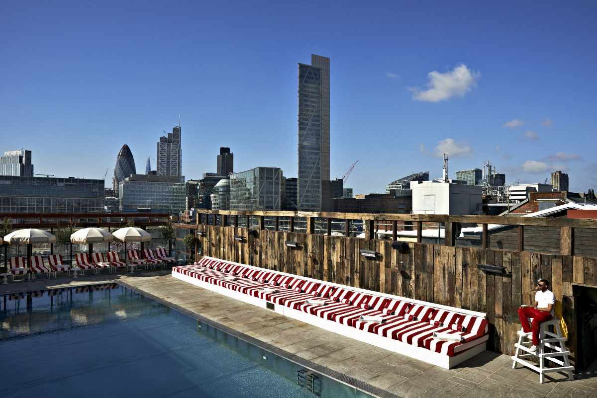 pool-and-sun-loungers-on-top-of-shoreditch-house
