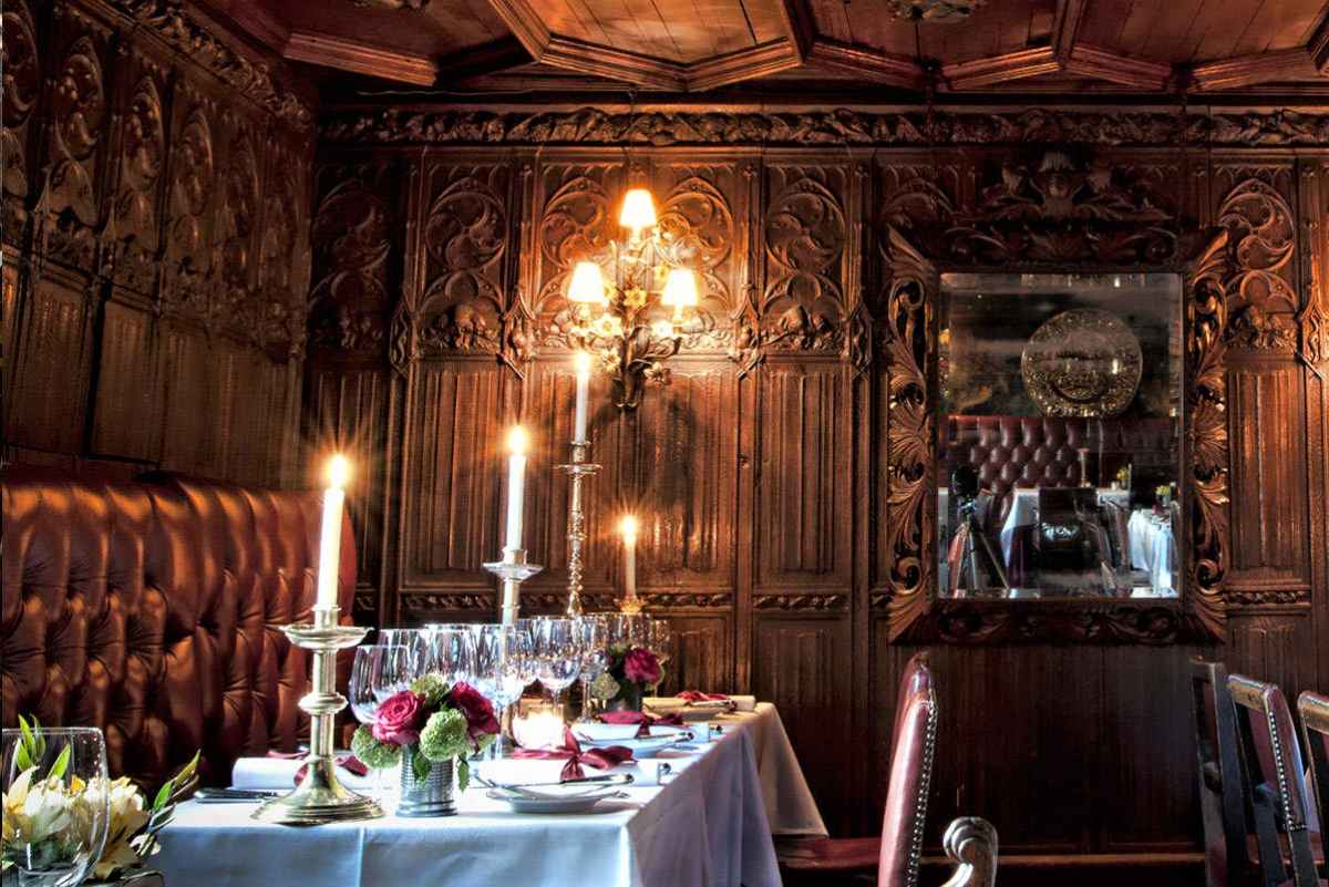 restaurant-table-in-the-witchery-by-the-castle