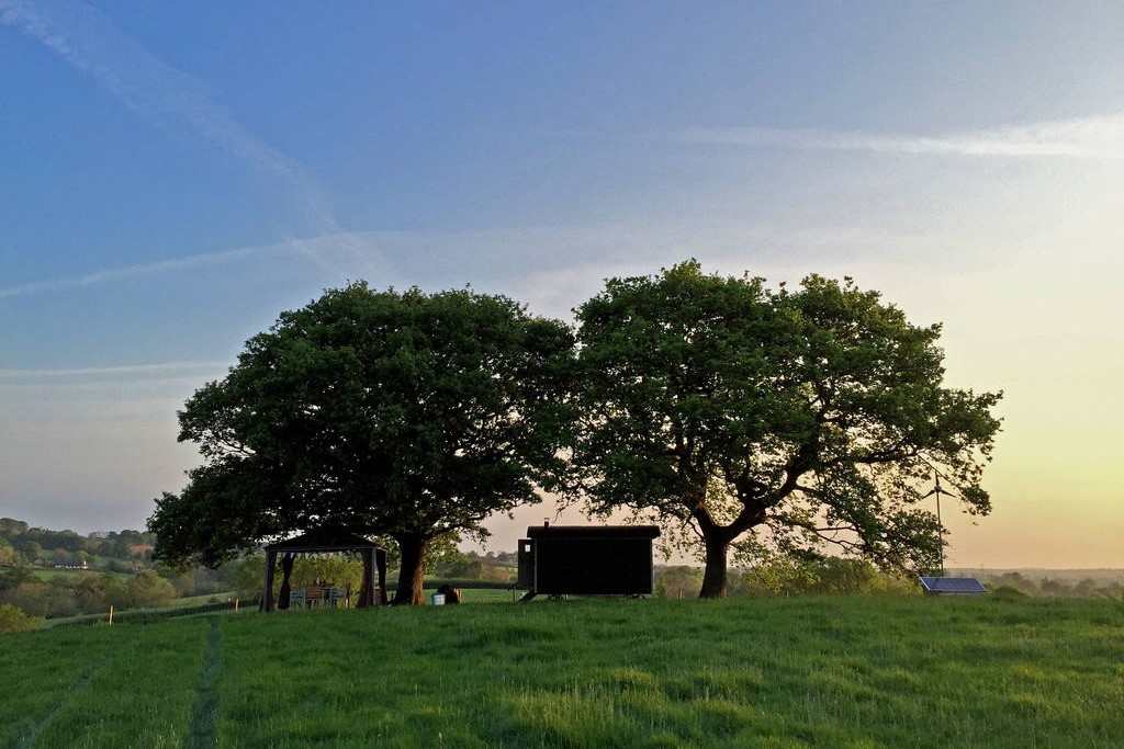 sihouette-of-scorlinch-shepherds-hut-from-afar-at-sunset