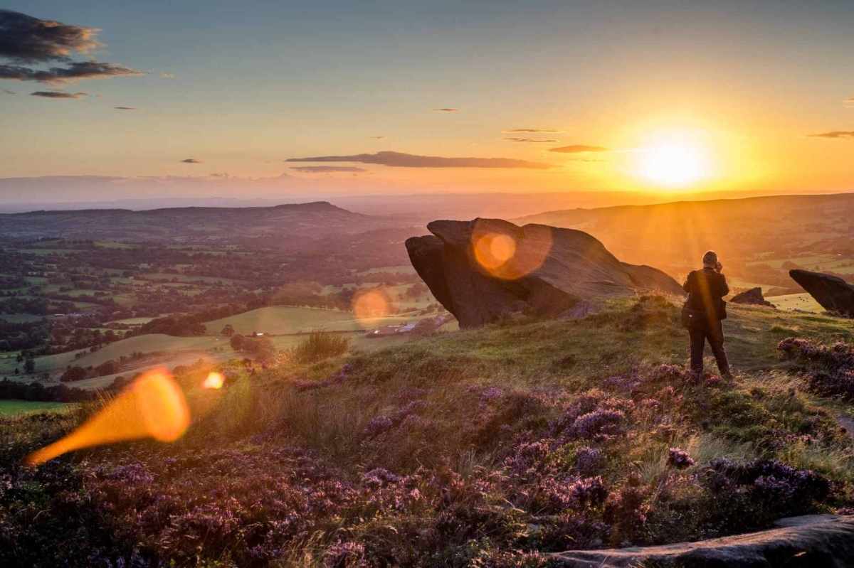 sunset-at-the-roaches-best-views-in-the-peak-district