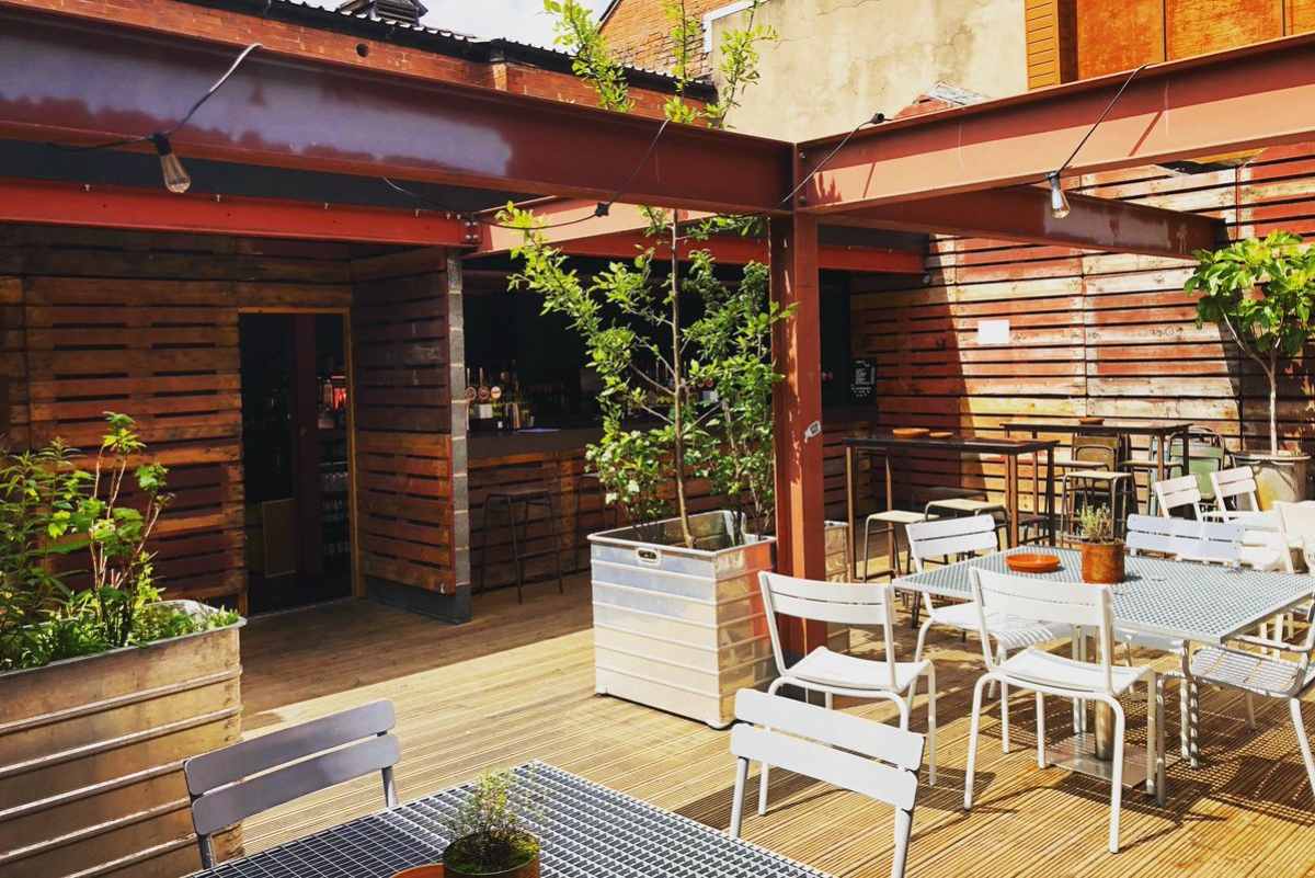 tables-on-sunny-rooftop-of-terrace-nq