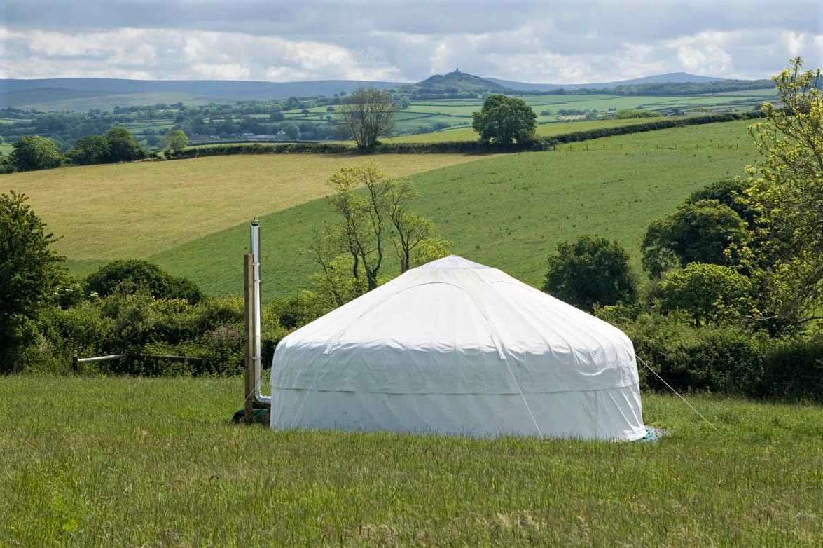 white-yurt-in-field-at-devon-yurt-holidays
