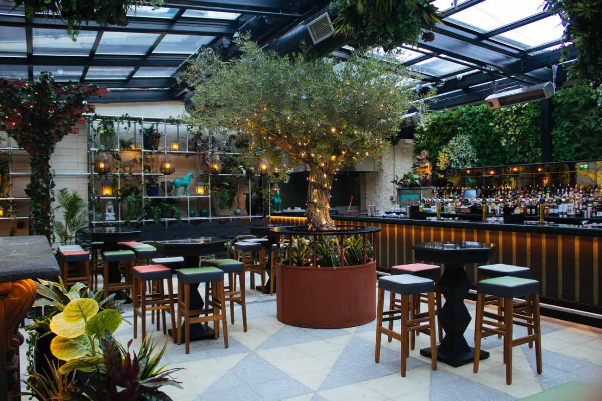 bar-and-seating-in-opium-restaurant-rooftop-bars-dublin