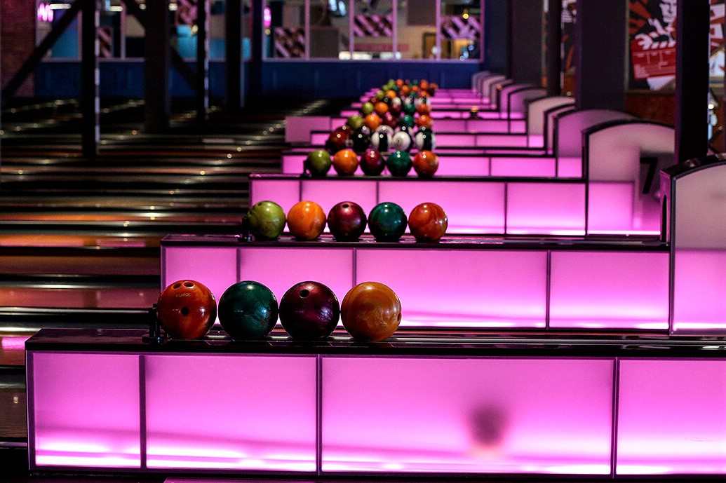 bowling-bowls-in-hollywood-bowl-birmingham-resort-world