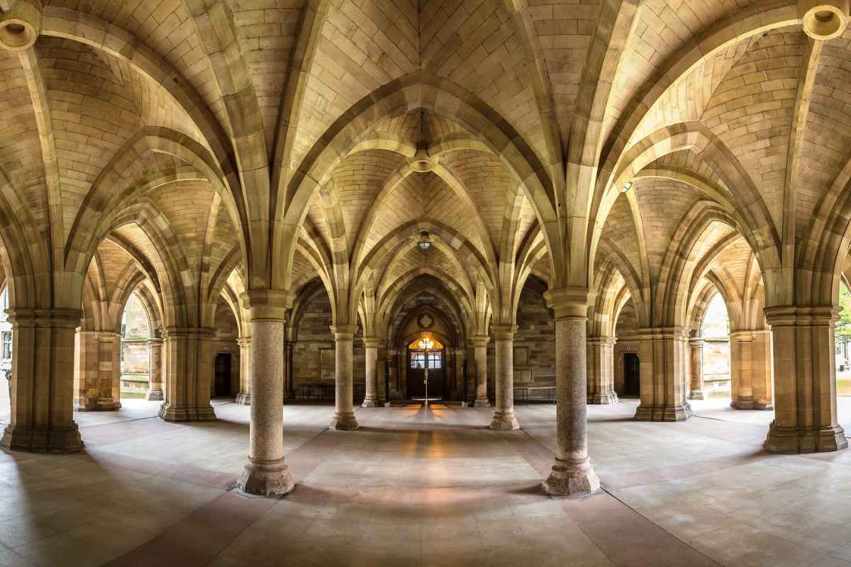 empty-cloisters-in-the-university-of-glasgow