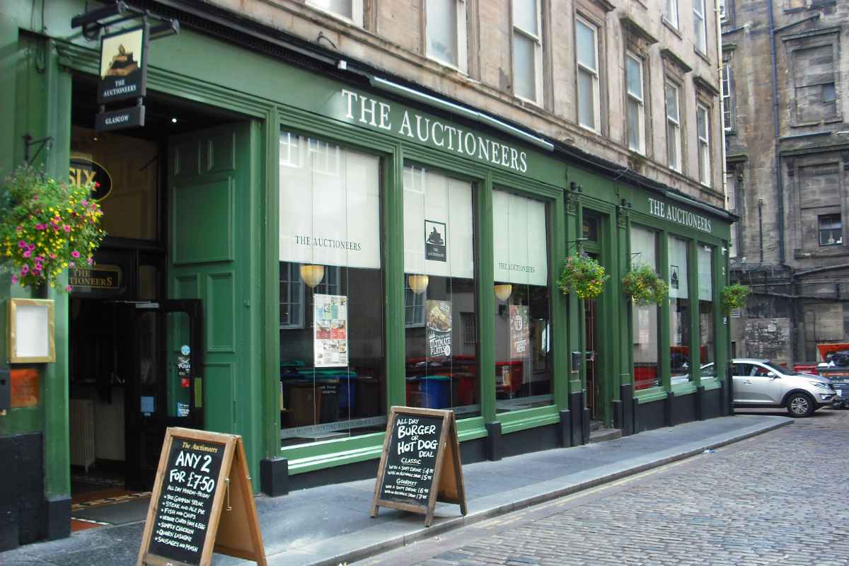 green-exterior-of-the-auctioneers-pub